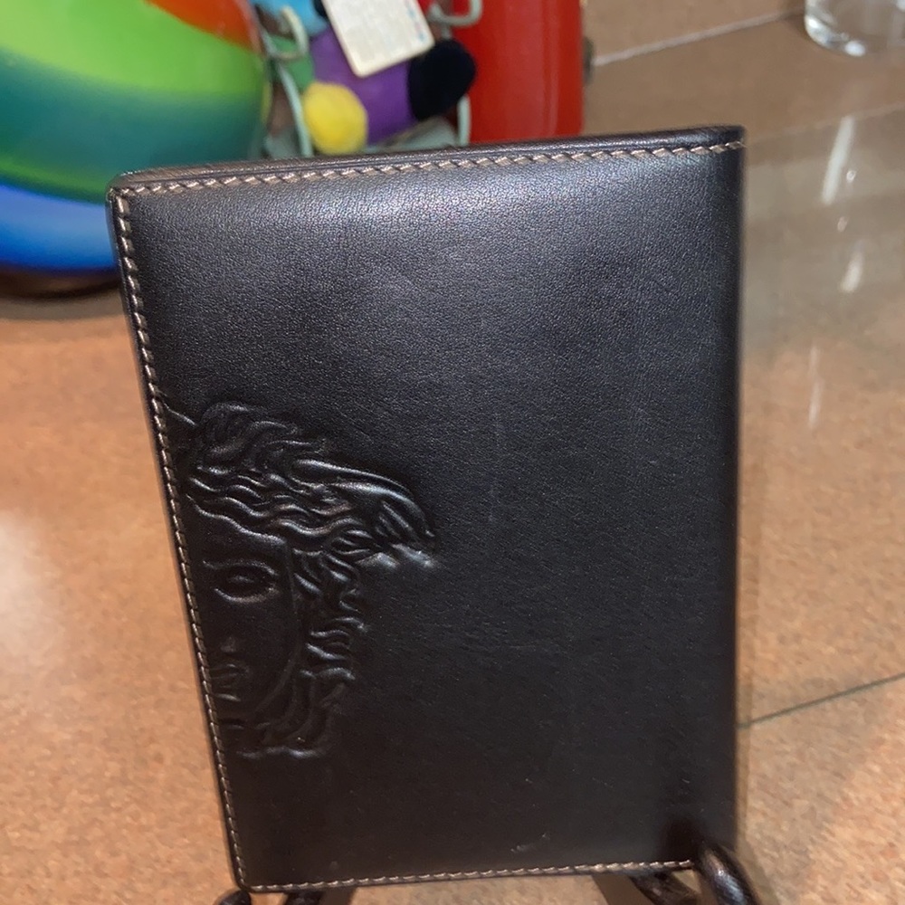 Gianni Versace Medusa Bi-Fold Wallet - Picture 4 of 9